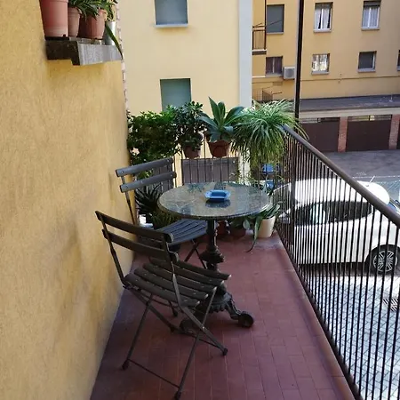 Apartment Spazioso In Mazzini Bologna